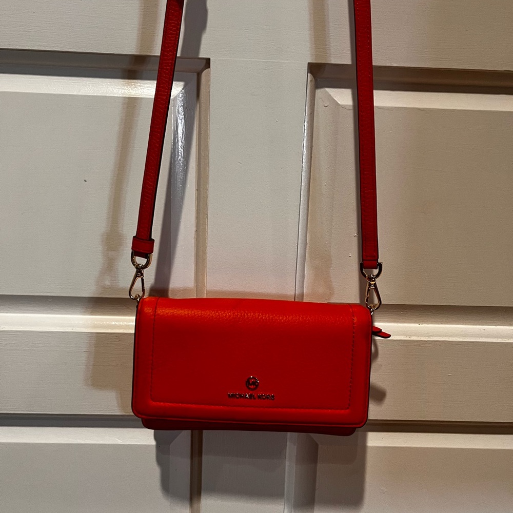 Michael Kors Jet Set Small Pebbled Leather Smartphone Convertible Crossbody $158